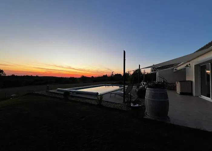 Coucher De Soleil Villa Pontours